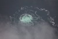Gasen från den förstörda gasledningen i Östersjön syns bubbla upp, den 29 september. 
