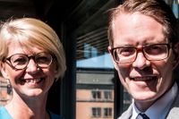 Moderaternas ekonomiskpolitiska talesperson Elisabeth Svantesson och näringspolitiska talesperson Lars Hjälmered på riksdagen.