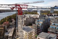 I Stockholm håller lägenheterna med höga hyror i förhållandevis nybyggda eller nyrenoverade hus nere den genomsnittliga kötiden.