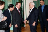 Irans utrikesminister Javad Zarif i samspråk med statsminister Stefan Löfven och civilminister Ardalan Shekarabi.