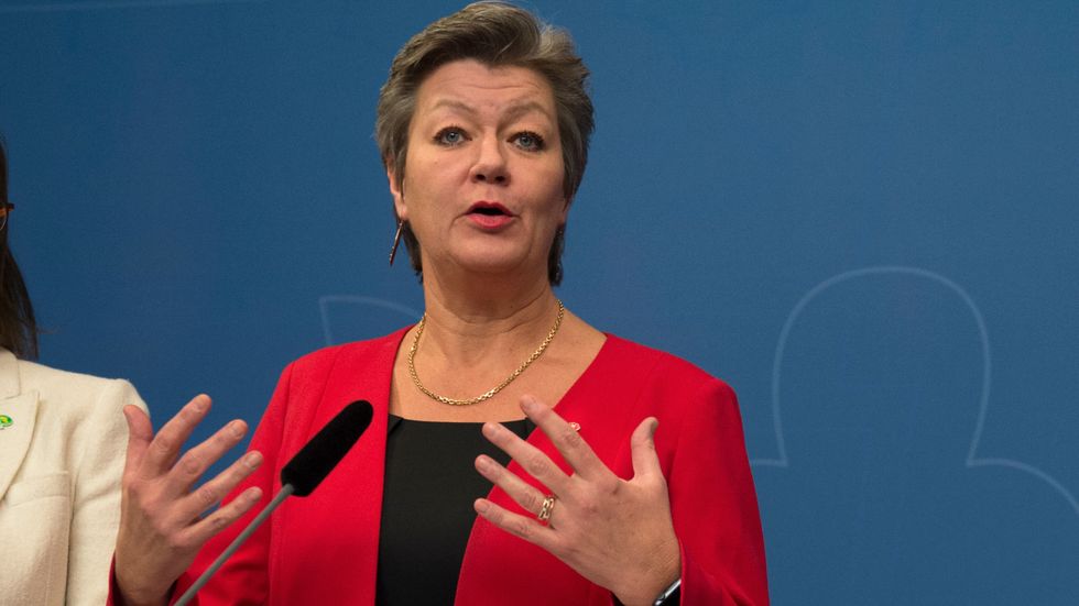 Arbetsmarknadsminister Ylva Johansson (S) hoppas få med sig fler sektorer på arbetsmarknader och ett brett riksdagsstöd när förslaget om etableringsjobb är klart. Arkivbild.