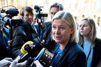 Socialdemokraternas partiledare Magdalena Andersson intervjuas efter att ha träffat Vänsterpartiets partiledare.