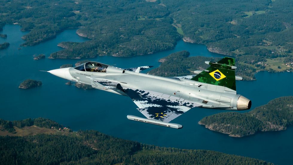 Det första Gripenplanet till Brasilien är klart och har gjort sin premiärflygning.