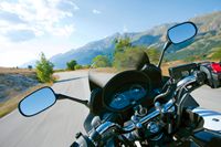 Frihet och oberoende. Att köra motorcykel är en upplevelse och det är lätt att bli ivrig när solen skiner. Men är du verkligen i form?