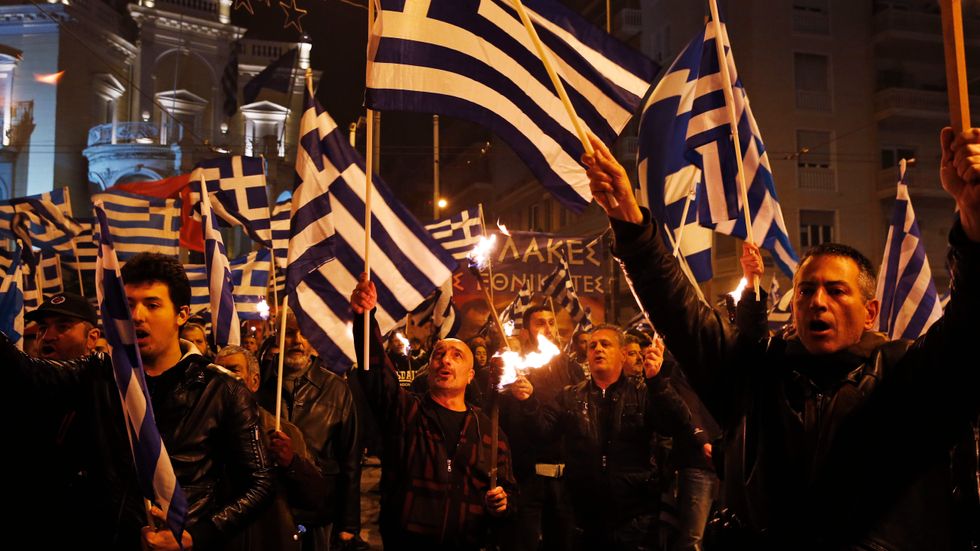 Anhängare till Gyllene gryning demonstrerar i Aten.