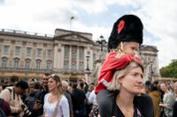 Mamma Morgan George och dottern Agnes Woolsey har tagit sig till Buckingham Palace.