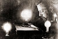 Det första fotografiet som fångar elektriskt ljus, 1883.