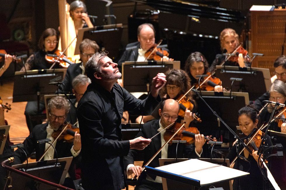 Johannes Gustavsson dirigerar Kungliga Filharmonikerna i Tonsättarweekend med Tobias Broström.