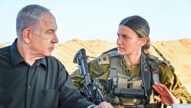 Benjamin Netanyahu på besök hos Israelisk militär.