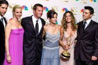 David Schwimmer, Lisa Kudrow, Matthew Perry, Courteney Cox, Jennifer Aniston och Matt LeBlanc 2002 i Los Angeles. Arkivbild.