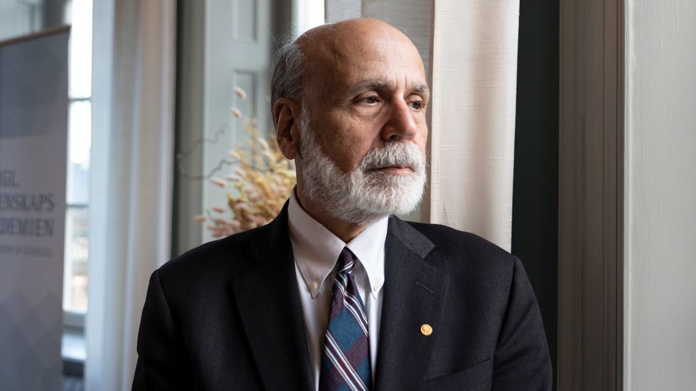 USA:s förre centralbankschef Ben Bernanke är en av tre pristagare som på lördag mottar ekonomipriset till Alfred Nobels minne.