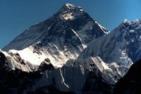 Allt fler döda kroppar töar fram på Mount Everest. Arkivbild.