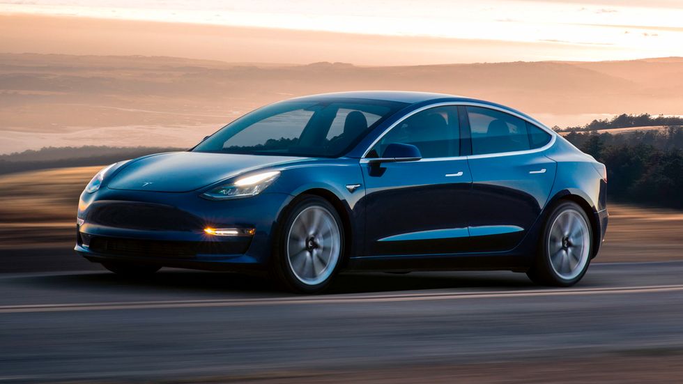 Tesla-bilarna är redan i dag delvis självkörande, i och med styrsystemet "autopilot". Men Teslachefen Elon Musk tror på helt självkörande bilar redan nästa år. Arkivbild.