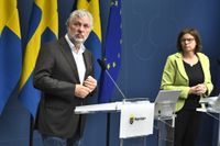 Biståndsminister Peter Eriksson (MP) och vice statsminister Isabella Lövin (MP) flyttar om 380 miljoner av biståndet till förmån för flera FN-organ.