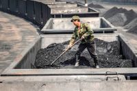 En arbetare i en kolgruva i norra Kina. 