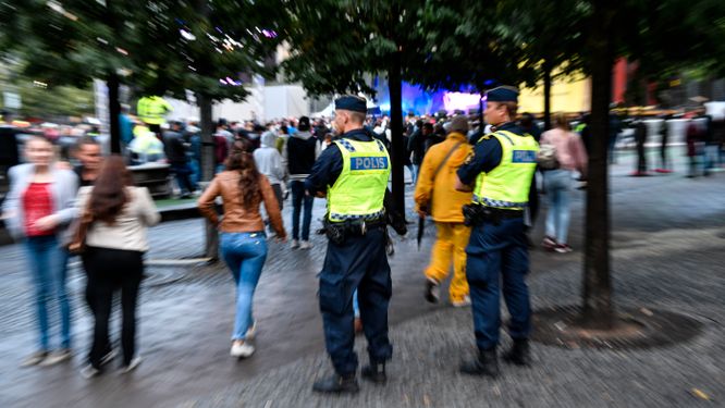 Evenemanget We are Sthlm pågår för fullt i Kungsträdgården i Stockholm. I år är fler poliser och annan säkerhetspersonal på plats och nytt är att även övervakningskameror sätts upp. Bilden togs under fjolårets festival.