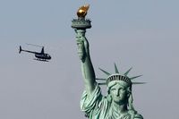 Frihetsgudinnan stängdes för besök. Närmare än i helikopter kom inte turisterna i New York.