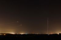 Rakaeter fyras av från gaza mot Israel.