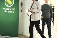 Miljöpartiets språkrör Isabella Lövin och Gustav Fridolin under pressträffen i samband med partistyrelsens möte i dag.