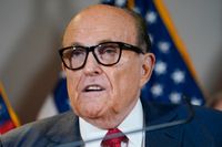 Trumps tidigare advokat Rudy Giuliani anmäls av advokatsamfundet för falska påståenden om Trumpseger 2020.