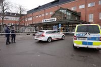 Polisen spärrade av området runt huvudentrén till Vrinnevisjukhuset i Norrköping efter fritagningen. 