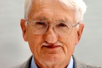 Jürgen Habermas är 94 år men fortfarande högst verksam, 2022 kom hans senaste bok, ”Offentlighetens nya strukturomvandling och idén om deliberativ demokrati”.
