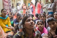 I ett av Delhis slumområden berättar Shanti Devi, 36, att Indiens kvinnor har fått det bättre sedan hon var ung.