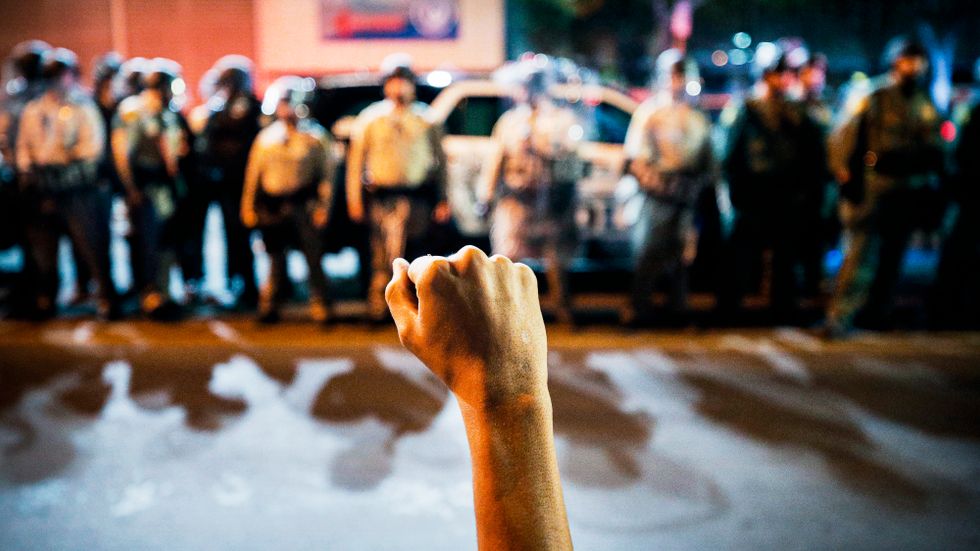 Protesterna mot polisvåldet mot svarta har spritt sig till omkring 140 städer i USA.