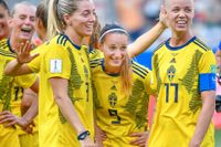 Svenska landslaget efter bronsmatchsegern i VM i fjol.