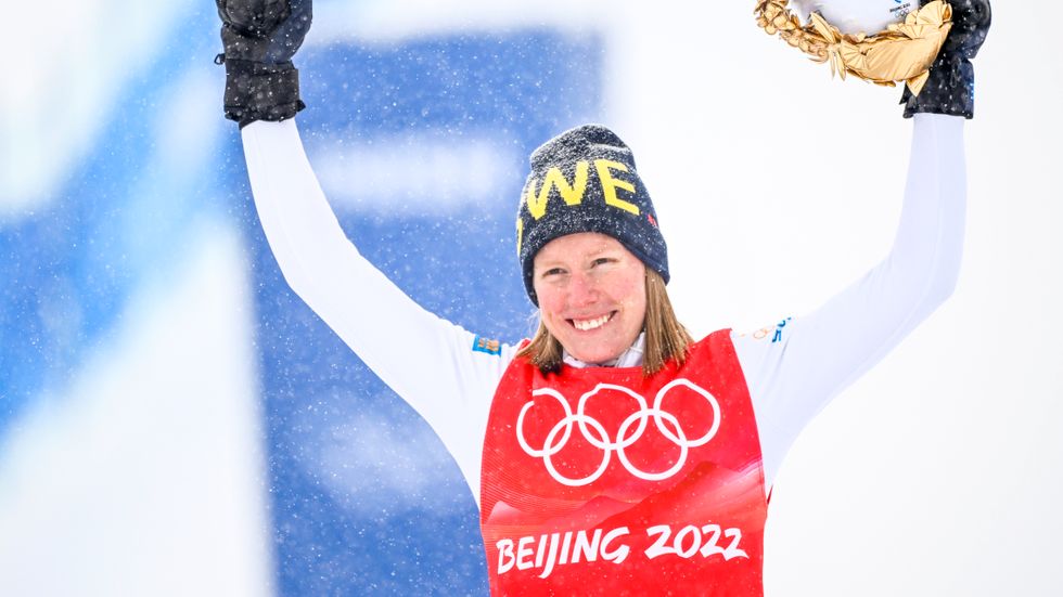 Sandra Näslund vinner OS-guld i damernas skicross på Zhangjikous skidpark under vinter-OS i Peking.