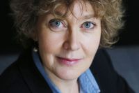 Den franska författaren Gaëlle Josse (född 1960,) har skrivit sex romaner, varav flertalet har prisbelönats. 