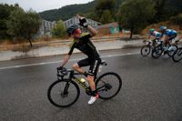 Adam Yates får ta på sig den gula ledartröjan i Tour de France inför torsdagens sjätte etapp.