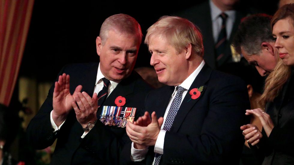 Prins Andrew (till vänster) och Boris Johnson tillsammans i Royal Albert Hall i London.