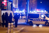 Specialstyrkor ur den franska polisen vid området där den misstänkte 29-årige skytten sköts ihjäl. Mannen misstänktes ha skjutit ihjäl tre människor i tisdags och skadat över tio,