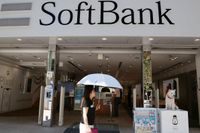 Japanska Softbank gjorde en vinst på motsvarande över 100 miljarder svenska kronor under april–juni. Arkivbild.