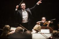 Daniel Harding dirigerar Sveriges Radios symfoniorkester i Berwaldhallen.