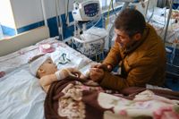 Ett barn som skadats i beskjutningen av Stepanakert vårdas på sjukhus. Bilden är tagen i måndags.