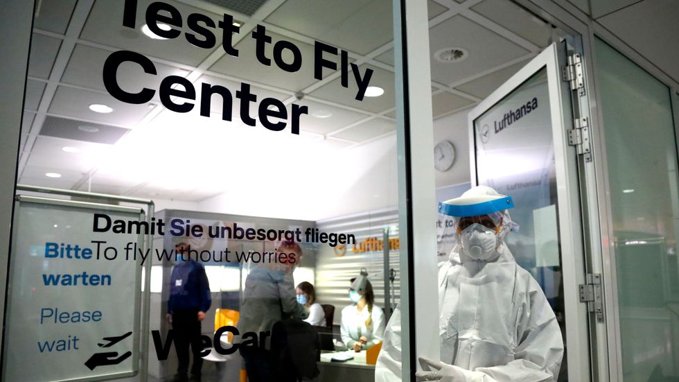 Ett center för snabbtester vid flygplatsen i München, tidigare i november.