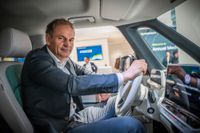Oliver Blume, vd för både Volkswagengruppen och Porsche, hoppas mycket på bolagets nya mjukvara som ska göra det lika enkelt att ladda ned nya tjänster till bilarna som till mobilen. Men bolaget har haft stora problem just med mjukvaran.