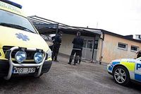Polis och ambulans på plats efter knivdådet i Kungsängen i november förra året.