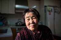 Cho Soon-jeon skiljdes från sina tre systrar vid Koreakriget. Hon i Syd, de i Nord. 2015 lät regeringarna dem återförenas för en lunch. ”Jag ville ta hem dem och ta hand om dem, men vi fick inte ens spendera natten ihop”, säger hon.