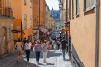 Gamla stan i Stockholm är tänkt att stängas av för alla fordon som inte är utsläppsfria, skriver artikelförfattarna. 