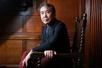 Haruki Murakami (född 1949) menar att löpning är viktigt för hans författarskapet, att kroppens muskelmassa faktiskt rent konkret bidrar till tankearbetets kvalitet.