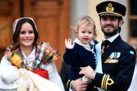 Prinsessan Sofia med prins Gabriel och prins Carl Philip med prins Alexander efter prins Gabriels dop i december 2017.