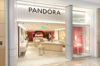 Smyckeskedjan Pandora lyfter sin försäljningsprognos. Arkivbild.