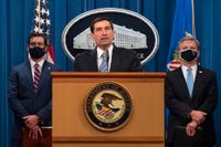 USA:s biträdande justitieminister John Demers meddelar att två ökända IS-medlemmar åtalas.