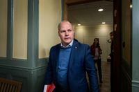 Utredningen om sexköpslagen och det rättsliga skyddet för utsatta lämnades över till migrationsminister Morgan Johansson på torsdagen.