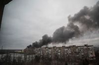 Rök över Mariupol efter granatattack den 4 mars.