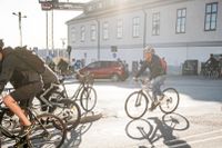 Vid Slussen passerar många av Stockholms cyklister.