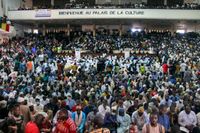 Folk har samlats för att följa en gudstjänst ledd av Mahmoud Dicko, en iman som lett oppositionens protester i Mali.